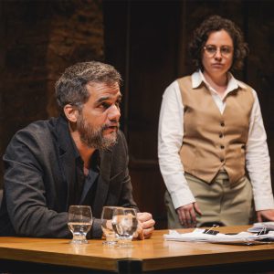 UM-JULGAMENTO-fotosite00-1-1024x1024-1-300x300