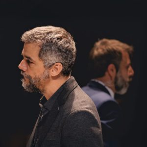 UM-JULGAMENTO-fotosite2-1024x1024-1-300x300