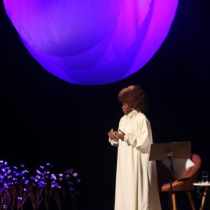 ummundo_estreia15_1355-credito-Valentina-Lassen-300x300