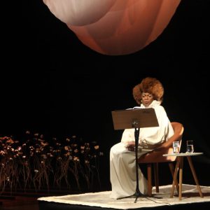 ummundo_estreia15_1395-1-credito-Valentina-Lassen-300x300