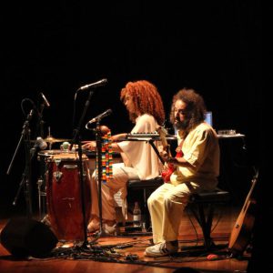 ummundo_estreia15_1437-credito-Valentina-Lassen-300x300