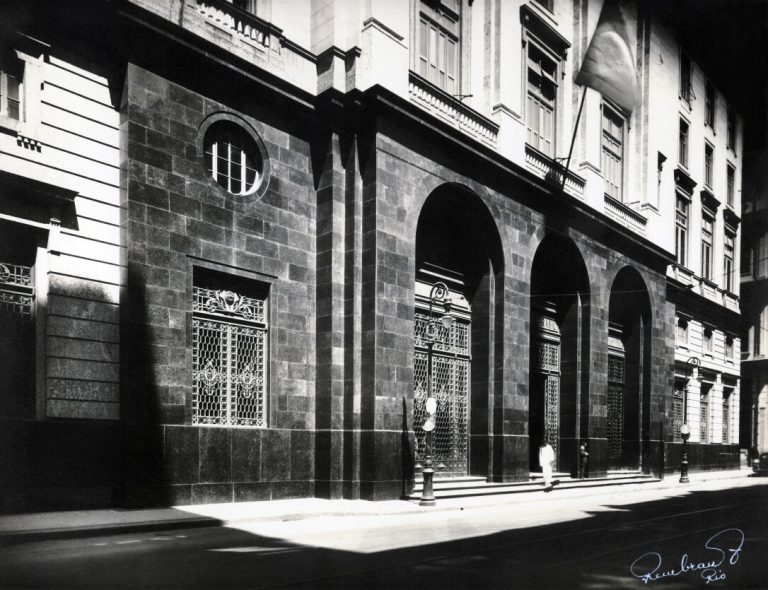 predio fachada primeiro de março 1943