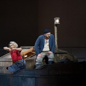 Salzburger Festspiele 2022/Giacomo Puccini/Il Trittico/Il Tabarro/Premiere am 29.Juli 2022/Musikalische Leitung:Franz Welser-Möst/Regie:Christof Loy, Bühne:Etienne Pluss, Kostüme:Barbara Drosihn, Licht:Fabrice Kebour//Giorgetta:Asmik Grigorian, Michele:Roman Burdenko