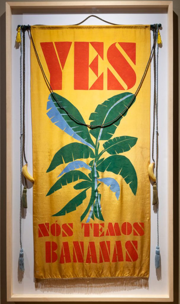 -681e6c653ea92--681e6c653ea94Yes nós temos bananas.Glauco Rodrigues, 1967 .Serigrafia sobre tecido. Coleção Lili e João Avelar.jpg