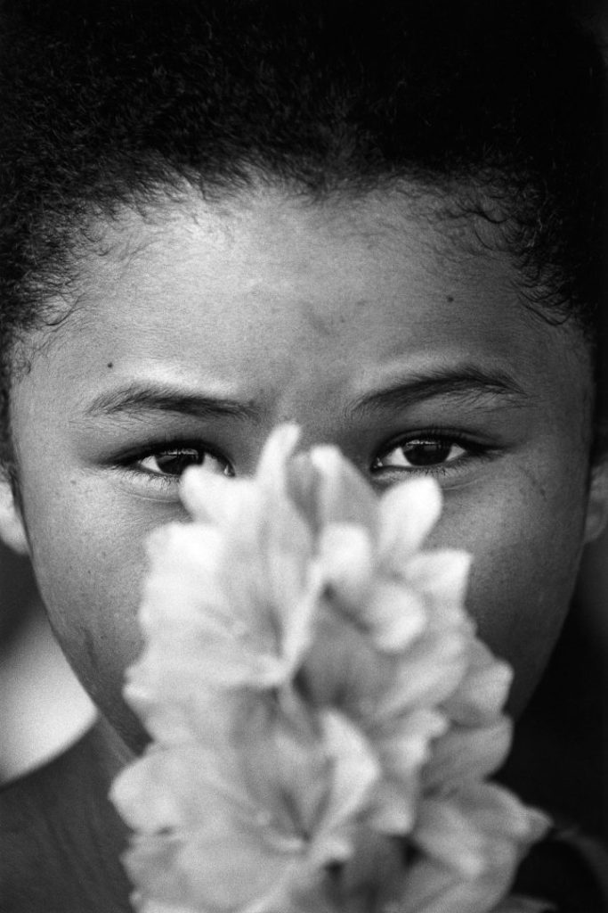 -68361caf52915--68361caf52917PS_Comunidade Guajará Mirim, Acará, PA, Menina com orquídea selvagem, 200611.jpg