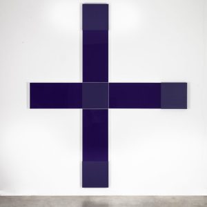 Renata Tasinari_Carbono Cruz_2020_acrílica e óleo sobre moldura acrílica_Foto Romulo Fialdini (1)